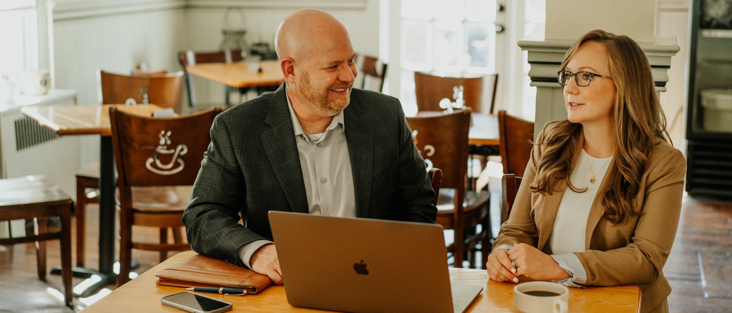 Great Oak Wealth - Jim and Gillian at table with laptop